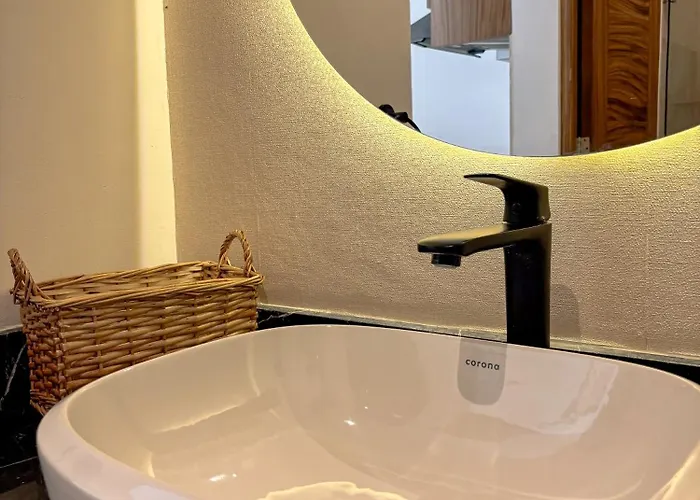 Sak Tuunich Luxury Residences Aparthotel 4*