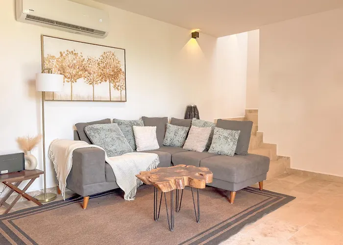 Sak Tuunich Luxury Residences Aparthotel 4*